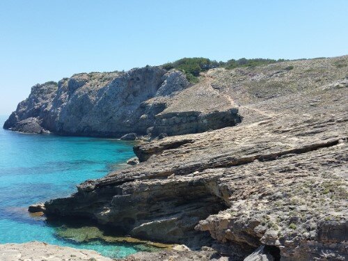 Vista atrás camino a Cala de sa Font Celada