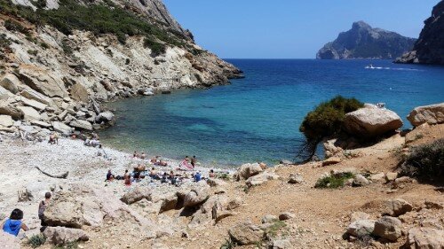 Playa de piedras de Cala Bóquer