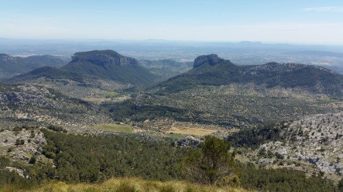 Vistas hacia Alaró desde la cima de L'Ofre